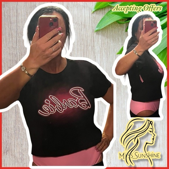 VU Barbie - Sz M - Barbiecore black Crop Tee - neon Pink letters - - Picture 1 of 5